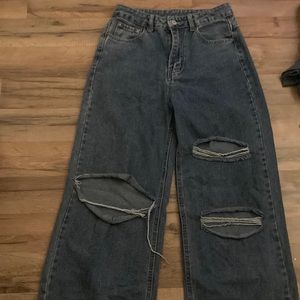 Shein baggy jeans, blue, ripped jeans.